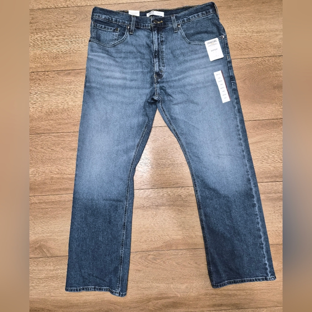 ​NWT Signature Levi Strauss Mens Bootcut Jeans Medium Wash 36x29